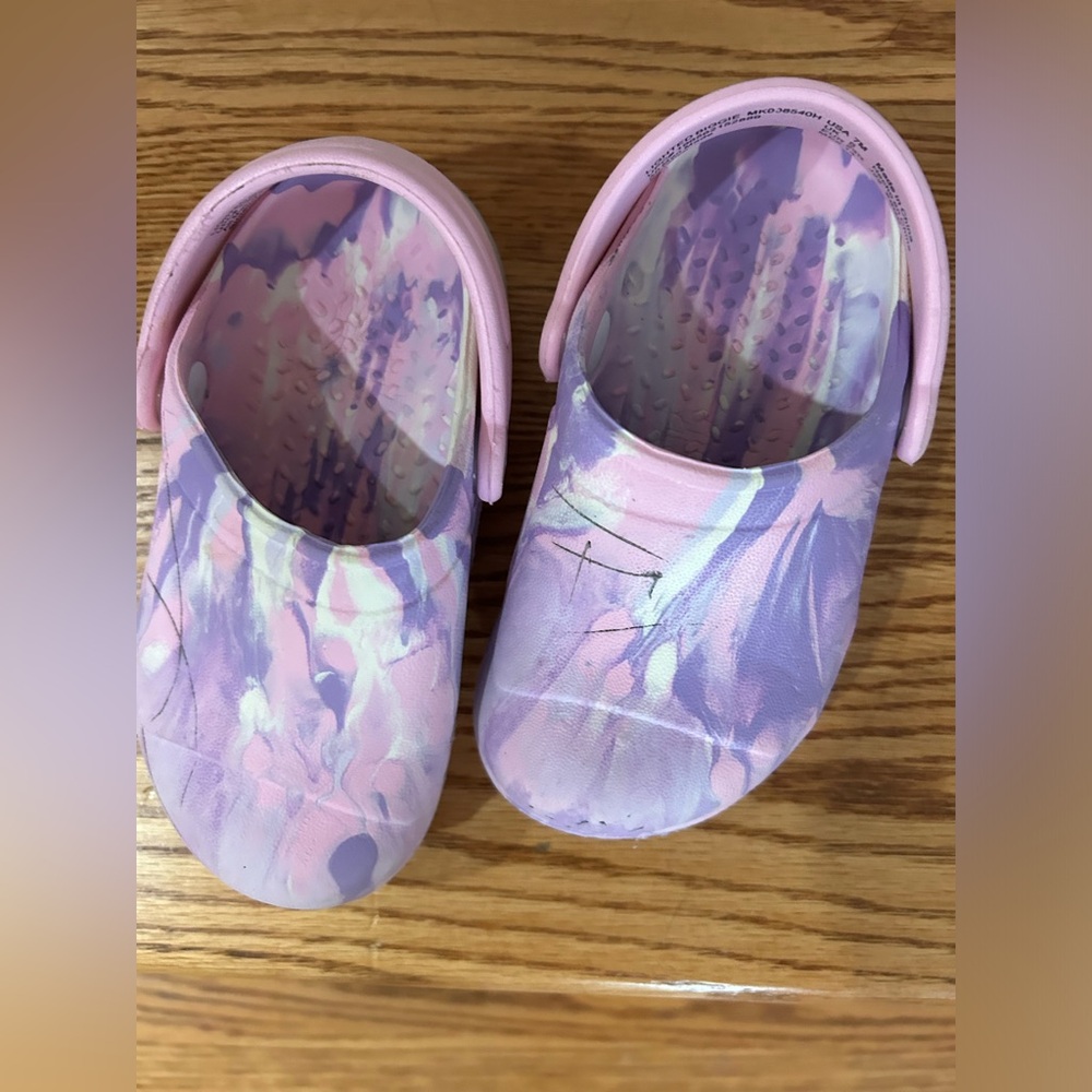 Stride Rite Surprize Light Up Croc Style Shoes Size 6 multicolor